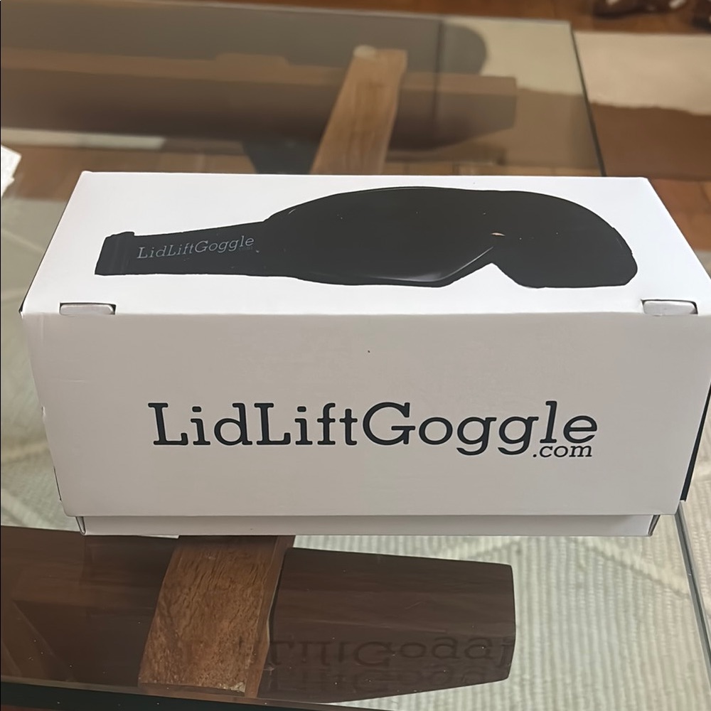 LidLiftGoggle for post-eyelid surgery